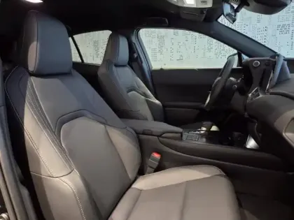 Photo 12 Lexus UX  300h F SPORT Design MY26