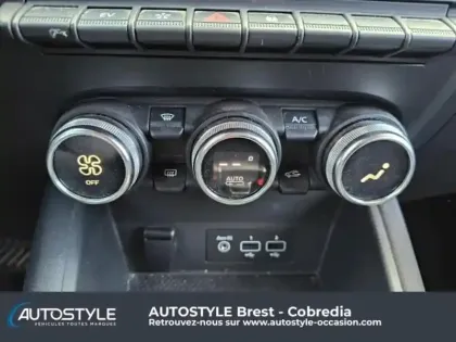 Photo 12 Renault Captur  1.6 E-Tech hybride rechargeable 160ch Intens -21