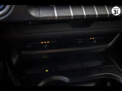 Photo 5 Lexus UX  250h 2WD Le Pack Technologie