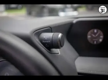 Photo 11 Lexus UX  250h 2WD Le Pack Technologie