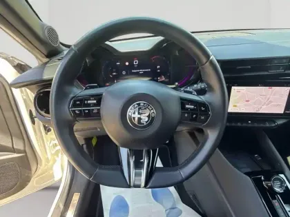 Photo 12 Alfa Romeo Junior  1.2 Ibrida 136ch Premium DCT6