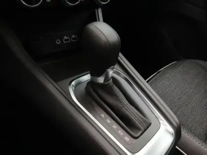 Photo 14 Renault Captur  1.6 E-Tech hybride 145ch Techno