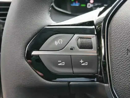Photo 18 Peugeot 208  Electrique 136 ch 50 kWh