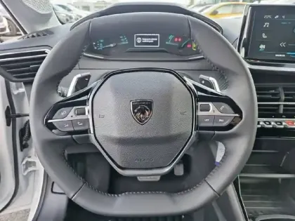 Photo 8 Peugeot 208  Hybrid 100 e-DCS6