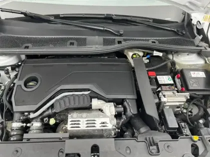 Photo 44 Peugeot 208  Hybrid 100 e-DCS6
