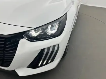 Photo 35 Peugeot 208  Hybrid 100 e-DCS6