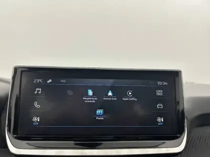 Photo 40 Peugeot 208  Hybrid 100 e-DCS6