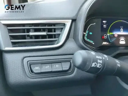 Photo 12 Renault Clio  E-Tech full hybrid 145