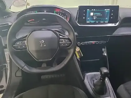 Photo 36 Peugeot 2008  PureTech 100 S&S BVM6