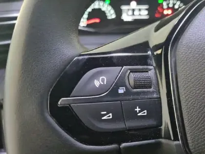 Photo 54 Peugeot 2008  PureTech 100 S&S BVM6