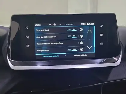 Photo 49 Peugeot 2008  PureTech 100 S&S BVM6