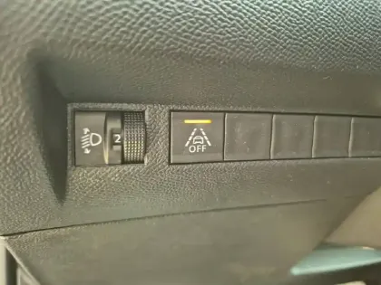 Photo 25 Peugeot 2008  PureTech 100 S&S BVM6