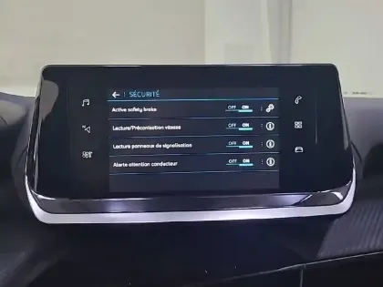 Photo 50 Peugeot 2008  PureTech 100 S&S BVM6