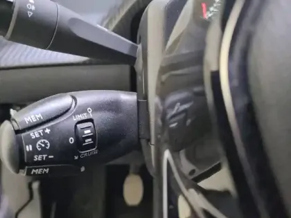 Photo 53 Peugeot 2008  PureTech 100 S&S BVM6