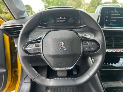 Photo 8 Peugeot 208  Electrique 50 kWh 136ch