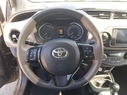 Photo 10 Toyota Yaris  Hybride 100h