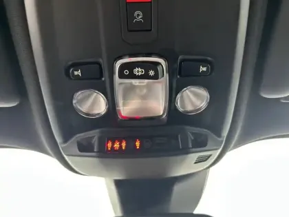 Photo 5 Peugeot 2008  Electrique 54 kWh 156 ch