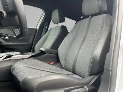 Photo 15 Peugeot 2008  Electrique 54 kWh 156 ch