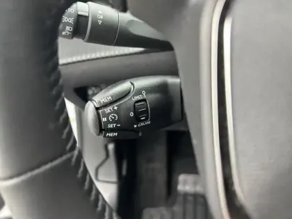 Photo 7 Peugeot 2008  Electrique 54 kWh 156 ch