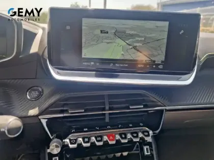 Photo 12 Peugeot 2008  PureTech 130 S&S BVM6