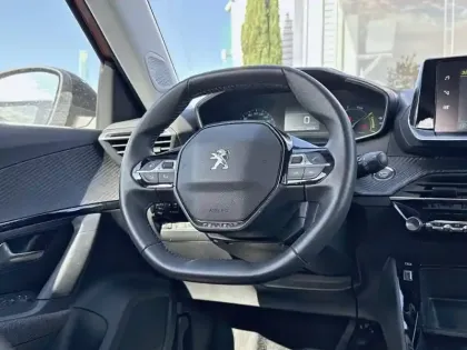 Photo 8 Peugeot 2008  Electrique 136 ch