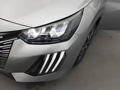 Photo 15 Peugeot 208  PureTech 100 S&S BVM6