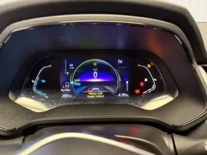 Photo 16 Renault Captur  E-Tech full hybrid 145