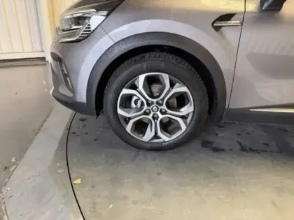 Photo 35 Renault Captur  E-Tech full hybrid 145