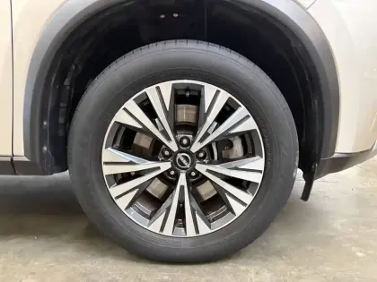 Photo 5 Nissan X-trail  e-POWER 213 ch e-4ORCE 7 Places