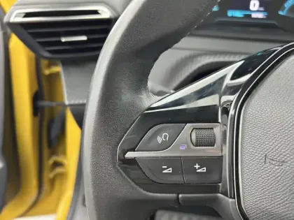 Photo 21 Peugeot 208  Electrique 50 kWh 136ch