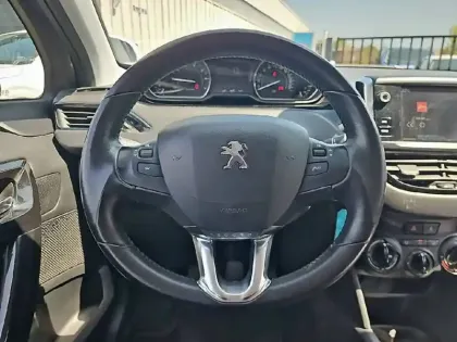 Photo 8 Peugeot 208  PureTech 82ch S&S BVM5