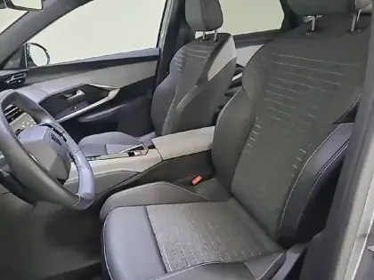 Photo 34 Peugeot 3008  Hybrid 145 e-DCS6