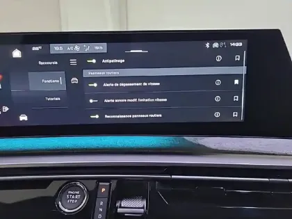 Photo 46 Peugeot 3008  Hybrid 145 e-DCS6