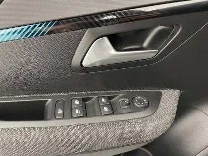 Photo 17 Peugeot 208  Electrique 50 kWh 136ch