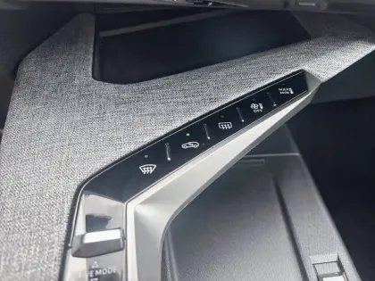 Photo 18 Peugeot 3008  Electrique 210 ch 73 kWh