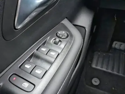 Photo 21 Peugeot 208  Electrique 136 ch 50 kWh