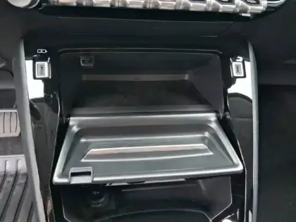 Photo 14 Peugeot 208  Electrique 136 ch 50 kWh