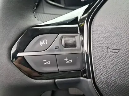 Photo 20 Peugeot 208  Electrique 136 ch 50 kWh