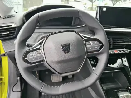 Photo 8 Peugeot 208  Electrique 136 ch 50 kWh