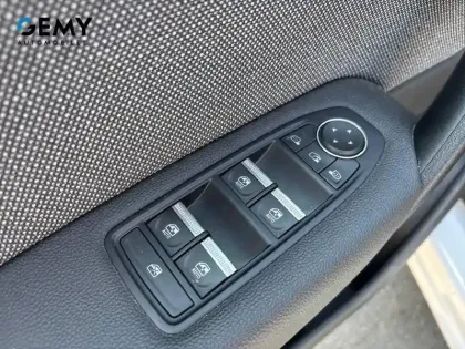 Photo 12 Renault Captur  E-Tech full hybrid 145 ch