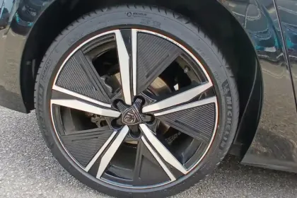Photo 14 Peugeot 308  PureTech 130ch S&S EAT8