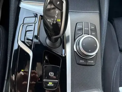 Photo 21 BMW Serie 5 Touring 530d TwinPower Turbo xDrive 286 ch BVA8