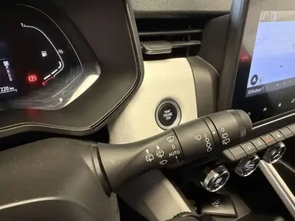 Photo 31 Renault Clio  E-Tech full hybrid 145