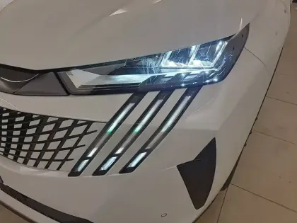 Photo 15 Peugeot 5008  Hybrid 145 ch e-DCS6