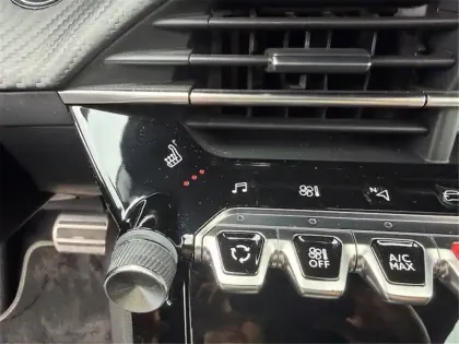 Photo 20 Peugeot 2008 PURETECH 130 S&S EAT8