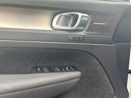 Photo 8 Volvo XC40  B3 163ch Black Edition DCT 7