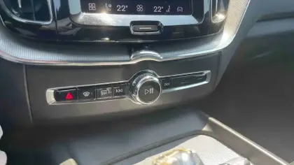 Photo 8 Volvo XC60  T6 Recharge AWD 253 ch + 145 ch Geartronic 8
