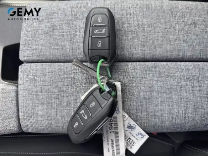 Photo 18 Peugeot 5008  Hybrid 145 ch e-DCS6