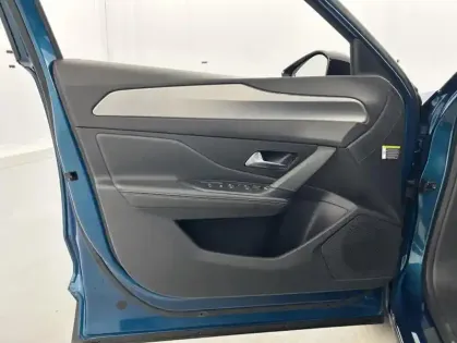Photo 10 Peugeot 408 PHEV 180 e-EAT8 GT 5p