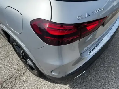 Photo 9 Mercedes GLA 250 e Hybrid EQ AMG Line